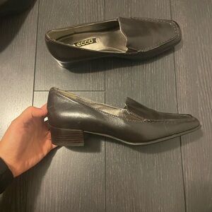 Ecco chocolate brown heeled loafers. Size 37. Excellent condition!